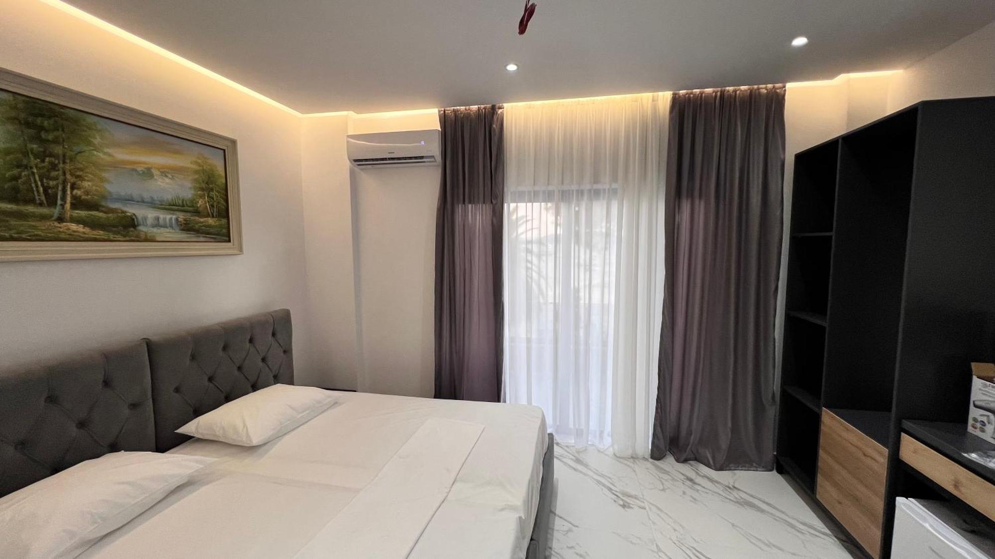 Lezet Hotel Sarande Exterior photo