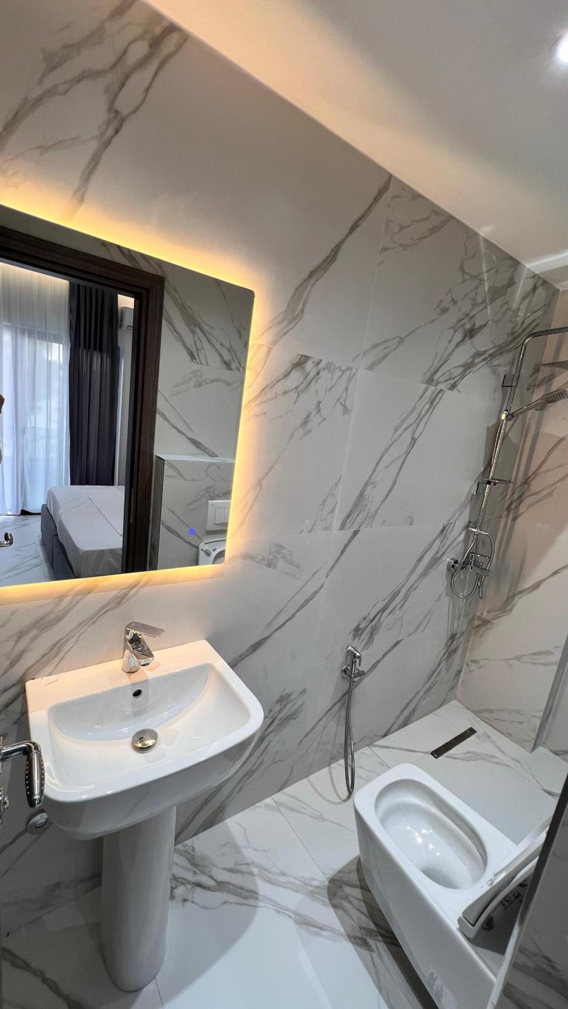 Lezet Hotel Sarande Exterior photo