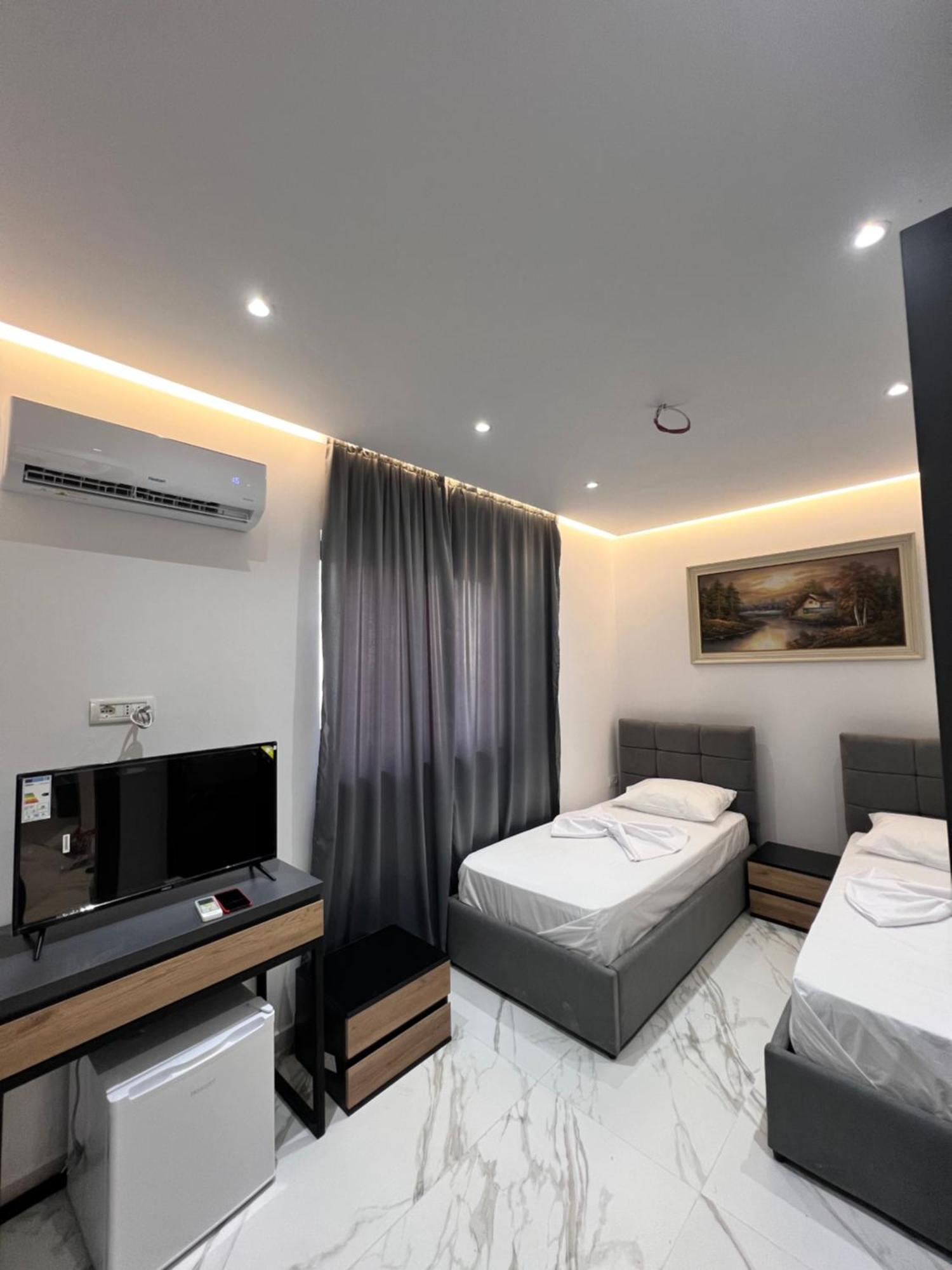 Lezet Hotel Sarande Exterior photo
